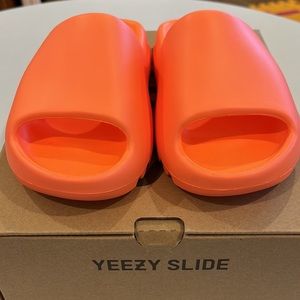 Yeezy Slide GZ0953 Enflame Orange Men’s Size 4 Brand new in box